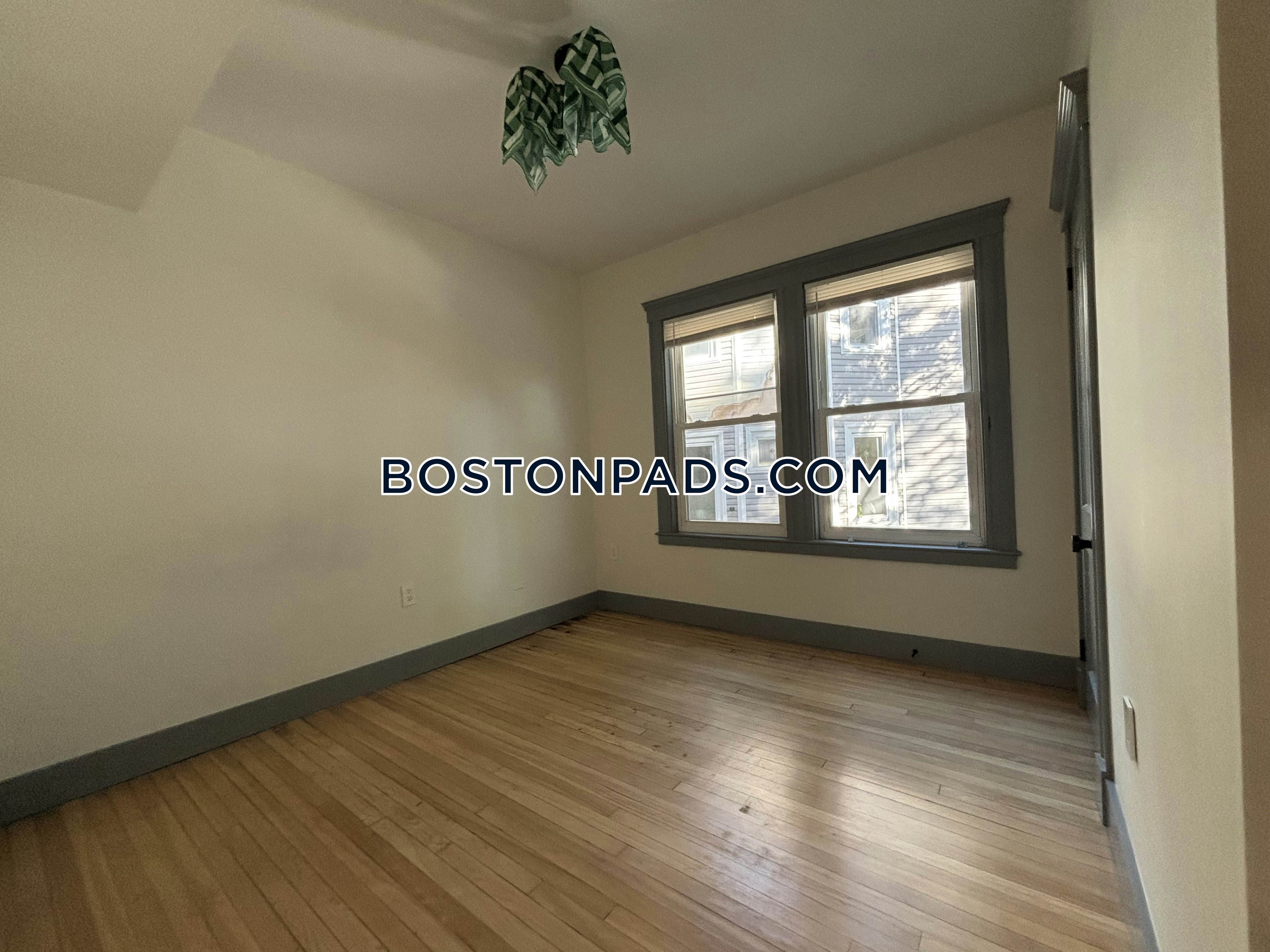 Boston - 4 Beds, 2 Baths