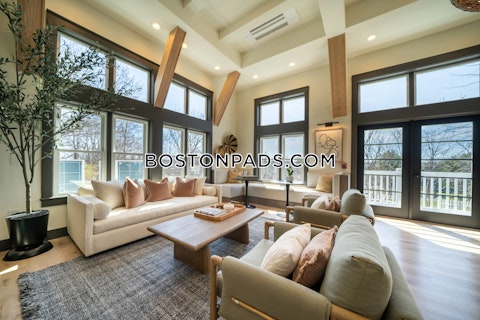 Avalon Dr. Hull photo 3