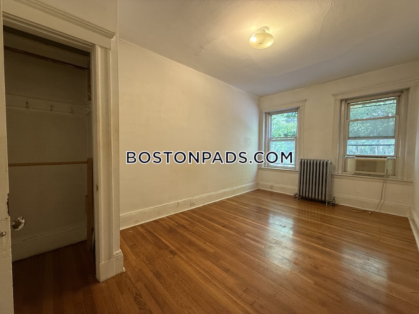 BROOKLINE- COOLIDGE CORNER - 2 Beds, 1 Bath - Image 10