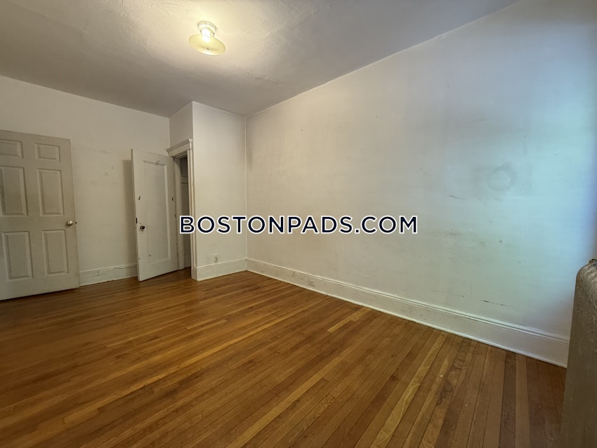 BROOKLINE- COOLIDGE CORNER - 2 Beds, 1 Bath - Image 9