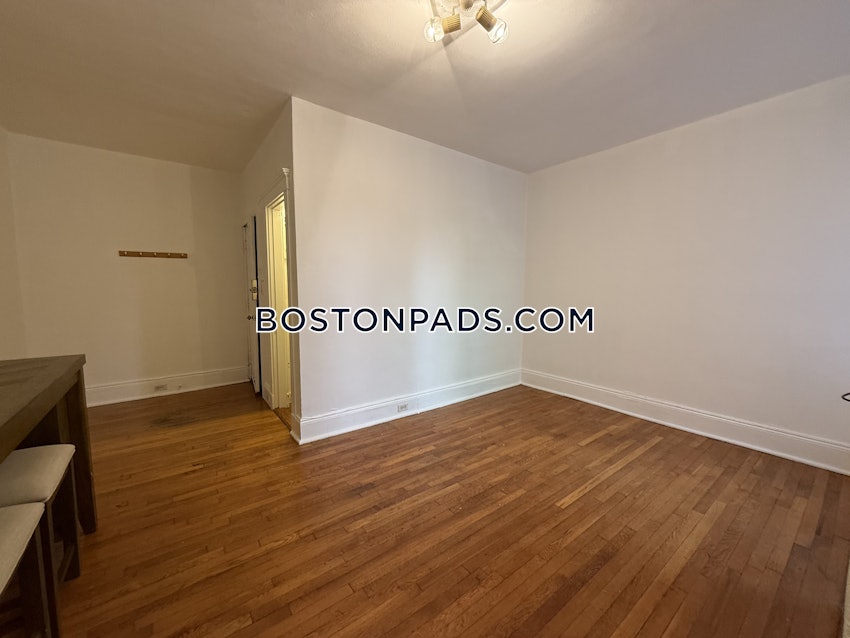 BROOKLINE- COOLIDGE CORNER - 2 Beds, 1 Bath - Image 3