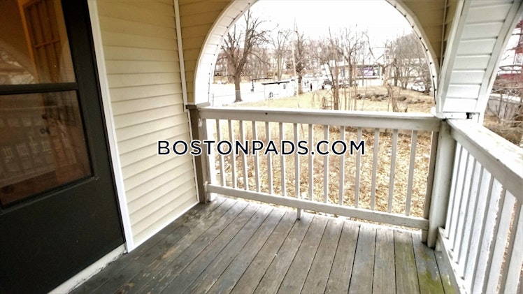 Sunderland St., Boston