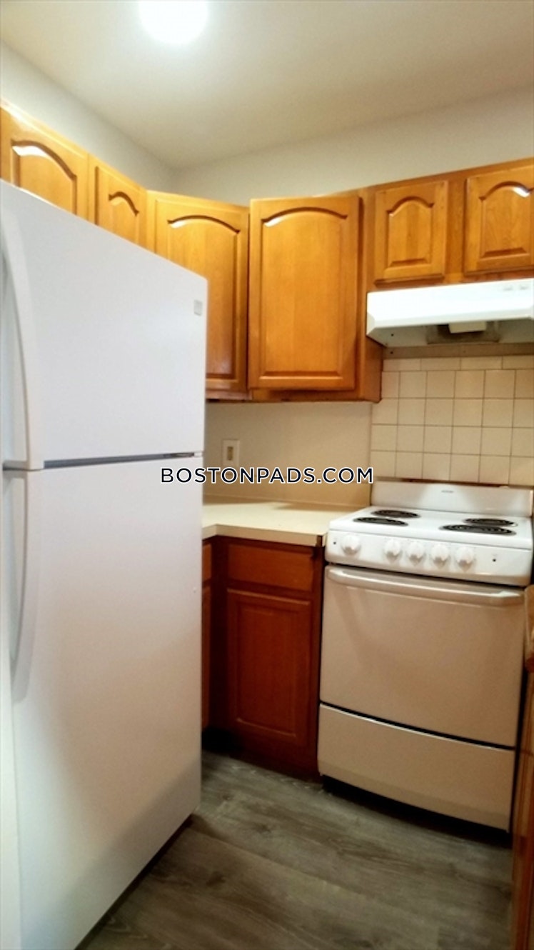 Sunderland St., Boston