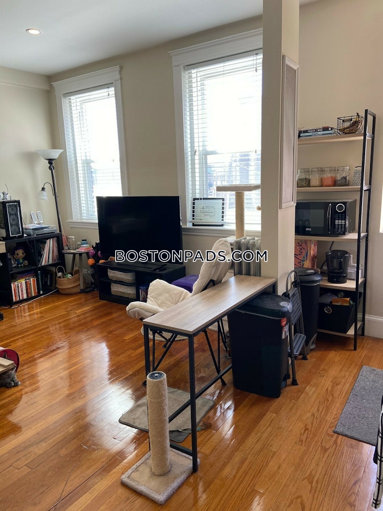 Commonwealth Ave., Boston