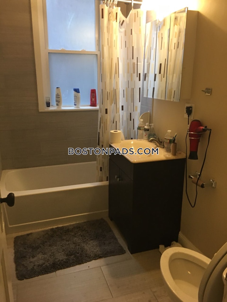 Commonwealth Ave., Boston