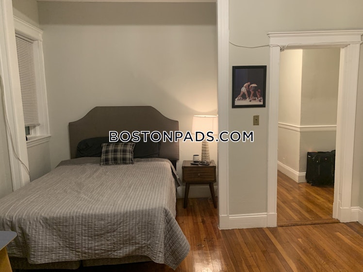 Commonwealth Ave., Boston