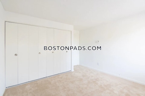 Rolling Green Dr. Fall River photo 32