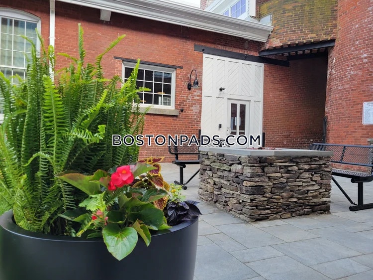 Fall River - 3 Beds, 1 Baths