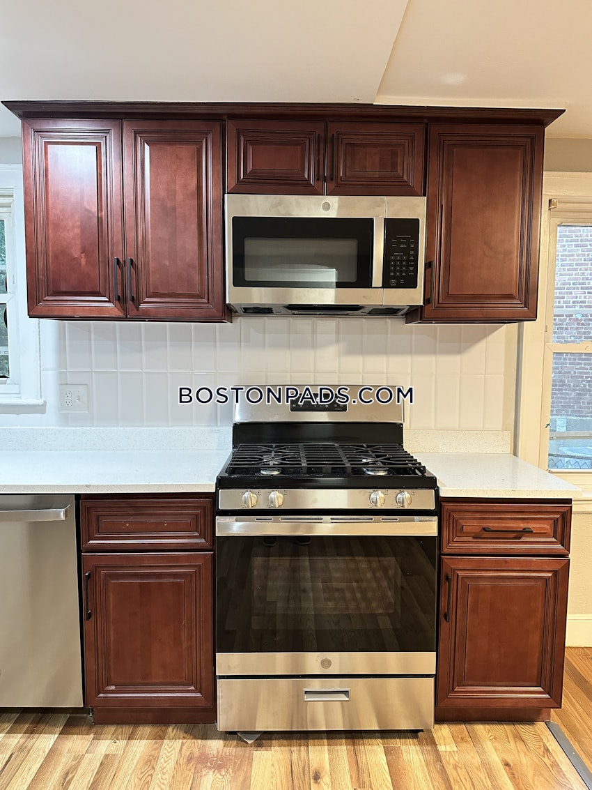 BOSTON - BRIGHTON - BOSTON COLLEGE - 5 Beds, 2 Baths - Image 3