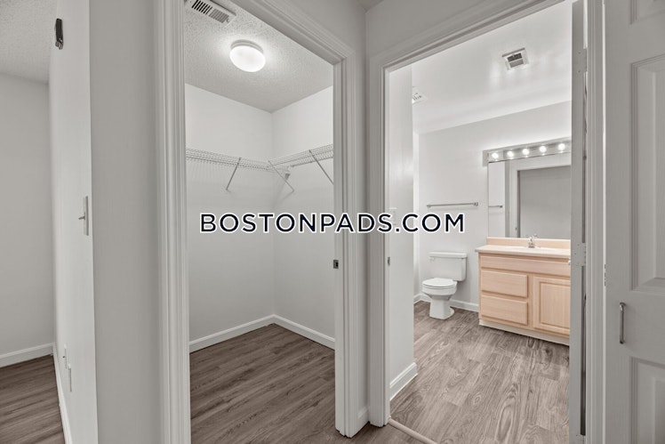 Hilltop Dr., Walpole