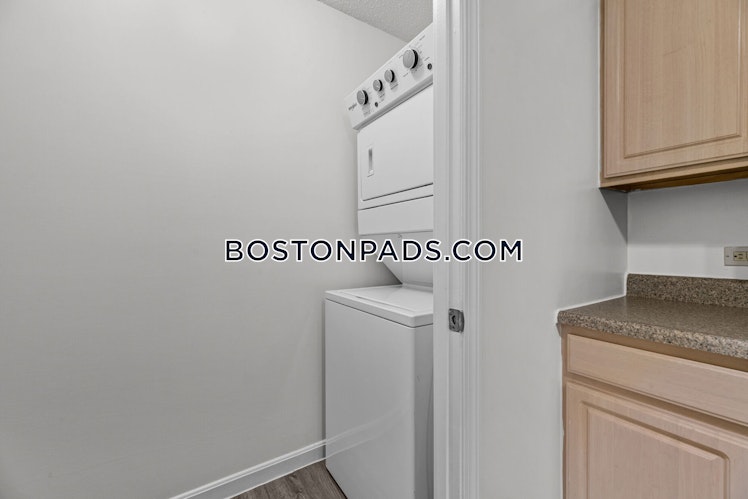 Hilltop Dr., Walpole