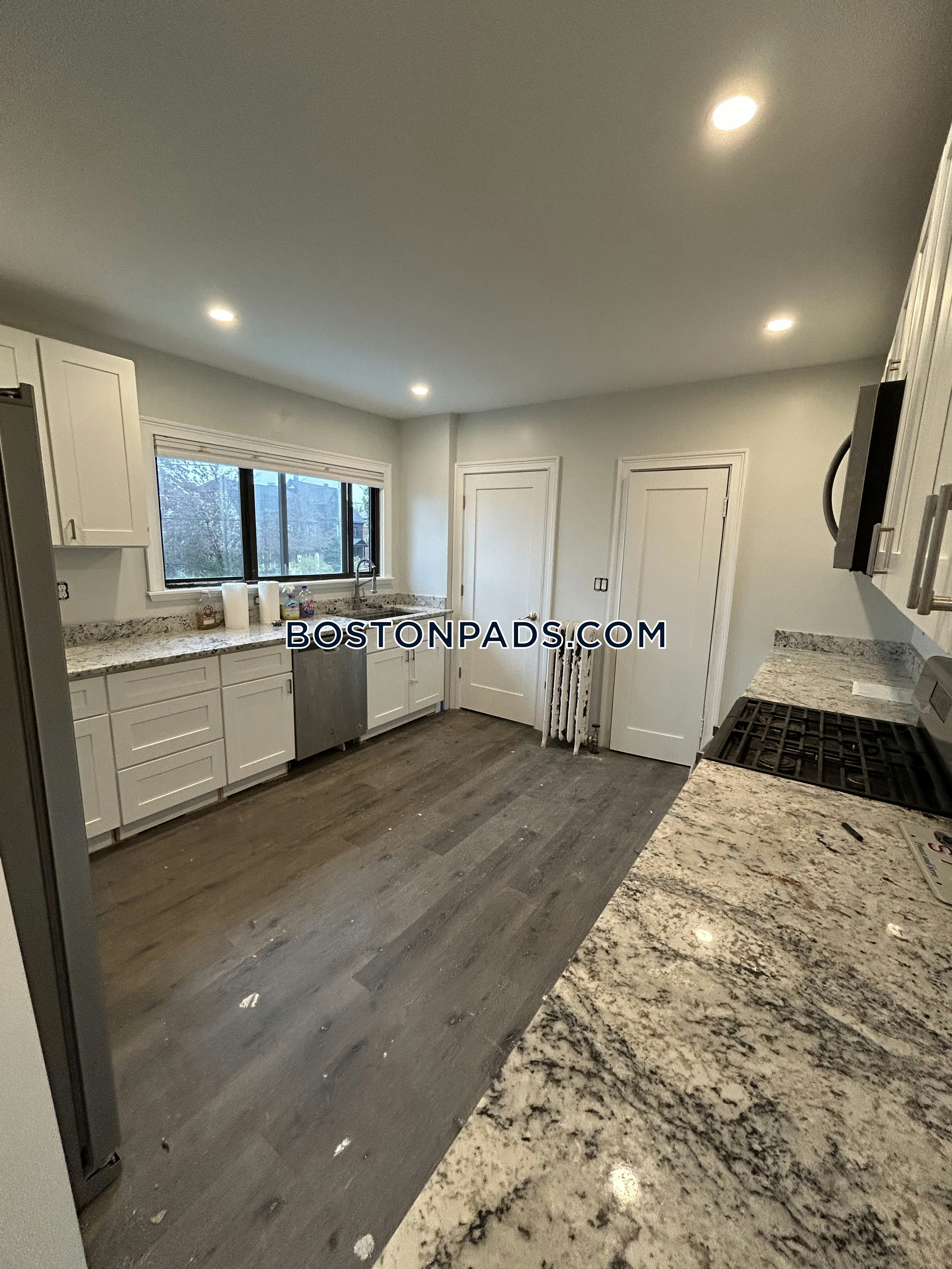 Winthrop - 4 Beds, 2 Baths