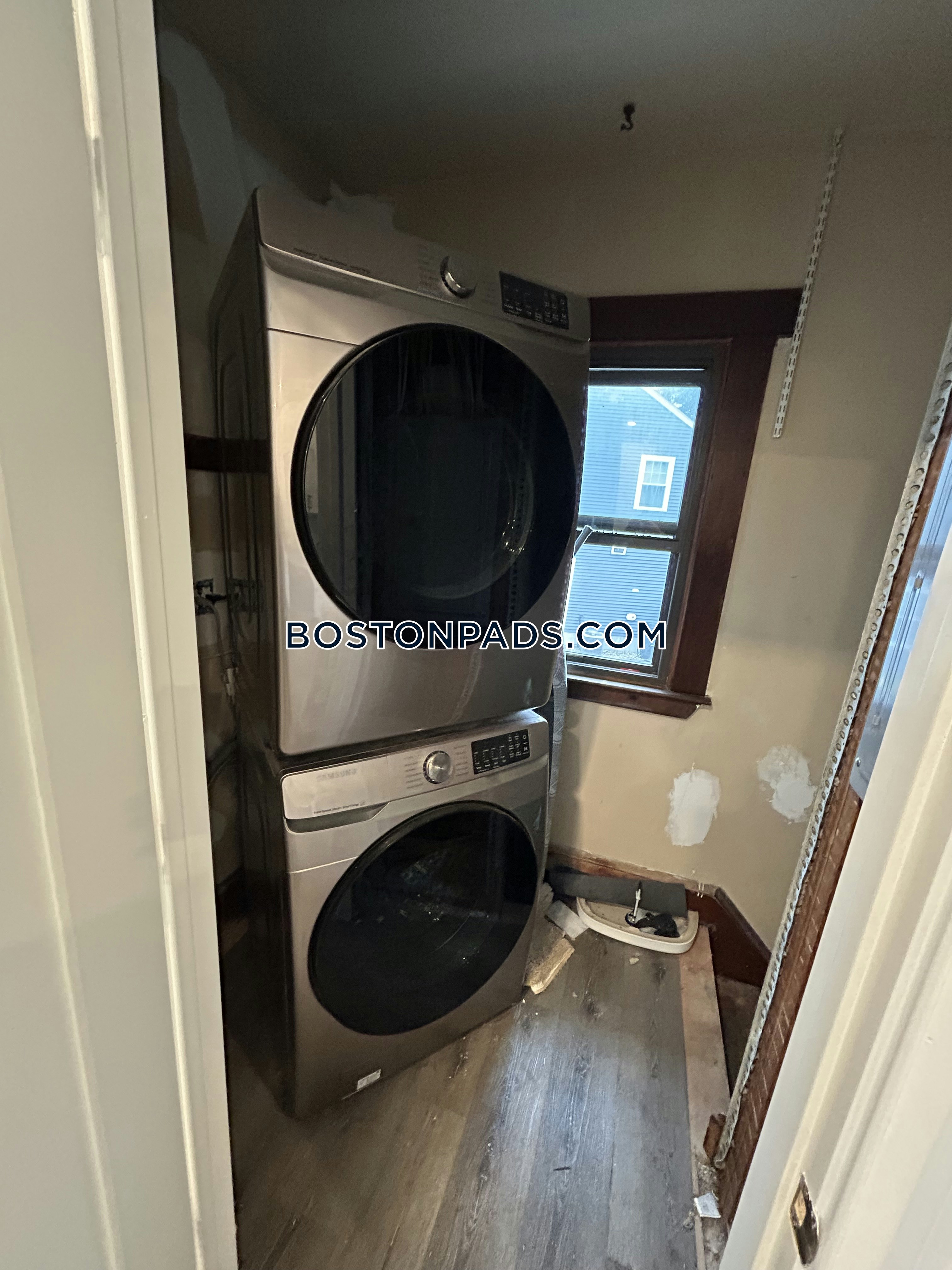 Winthrop - 4 Beds, 2 Baths