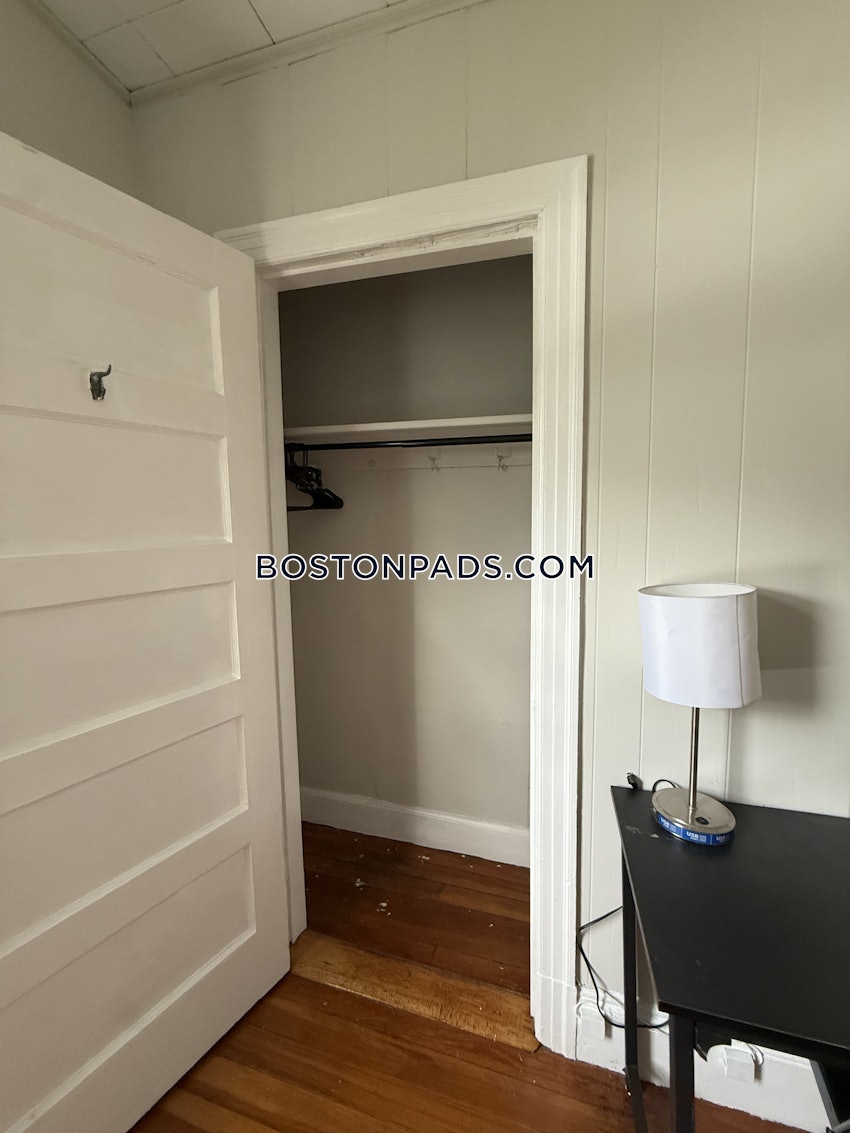BOSTON - BRIGHTON - OAK SQUARE - 4 Beds, 2 Baths - Image 9
