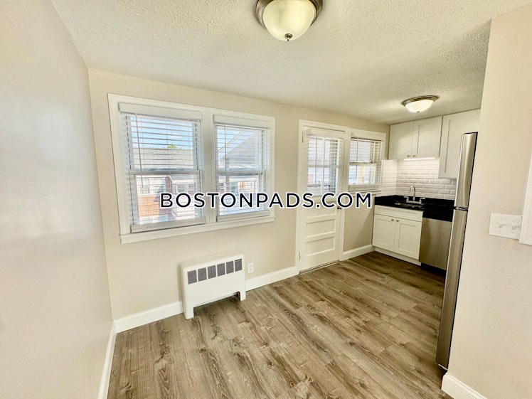 Shawomet Ave., Somerset