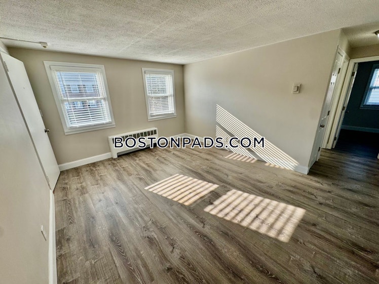 Shawomet Ave., Somerset