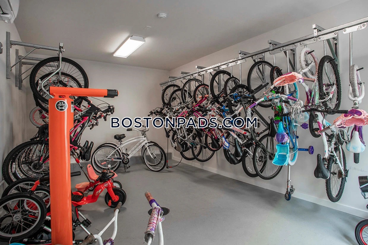 Woodview Way. Franklin