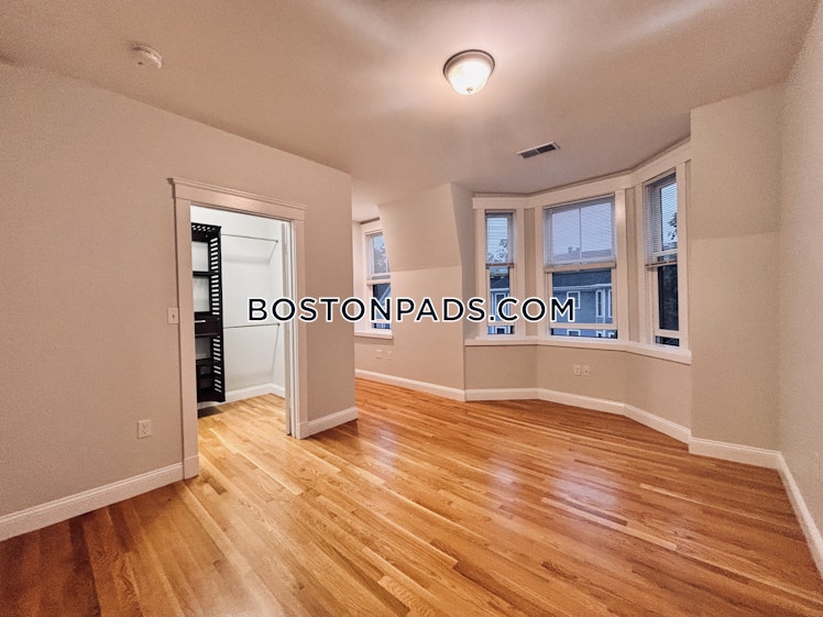 East 4th St., Boston