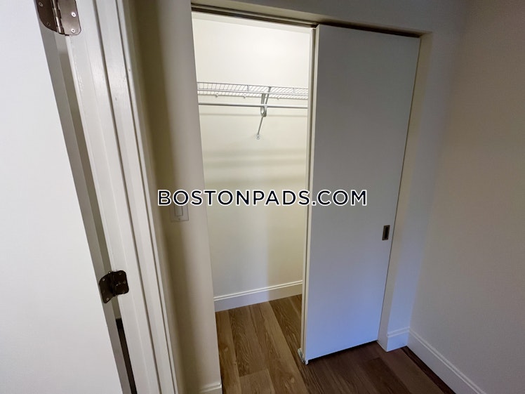 Commonwealth Ave., Boston