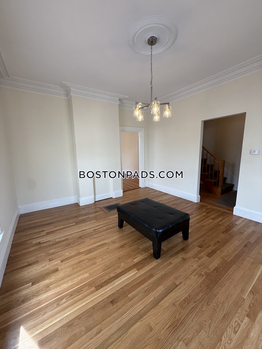 BOSTON - FORT HILL - 3 Beds, 1 Bath - Image 16
