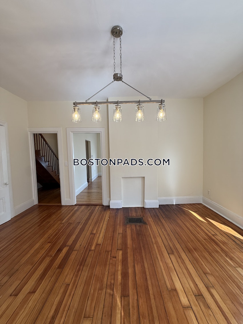 BOSTON - FORT HILL - 3 Beds, 1 Bath - Image 44