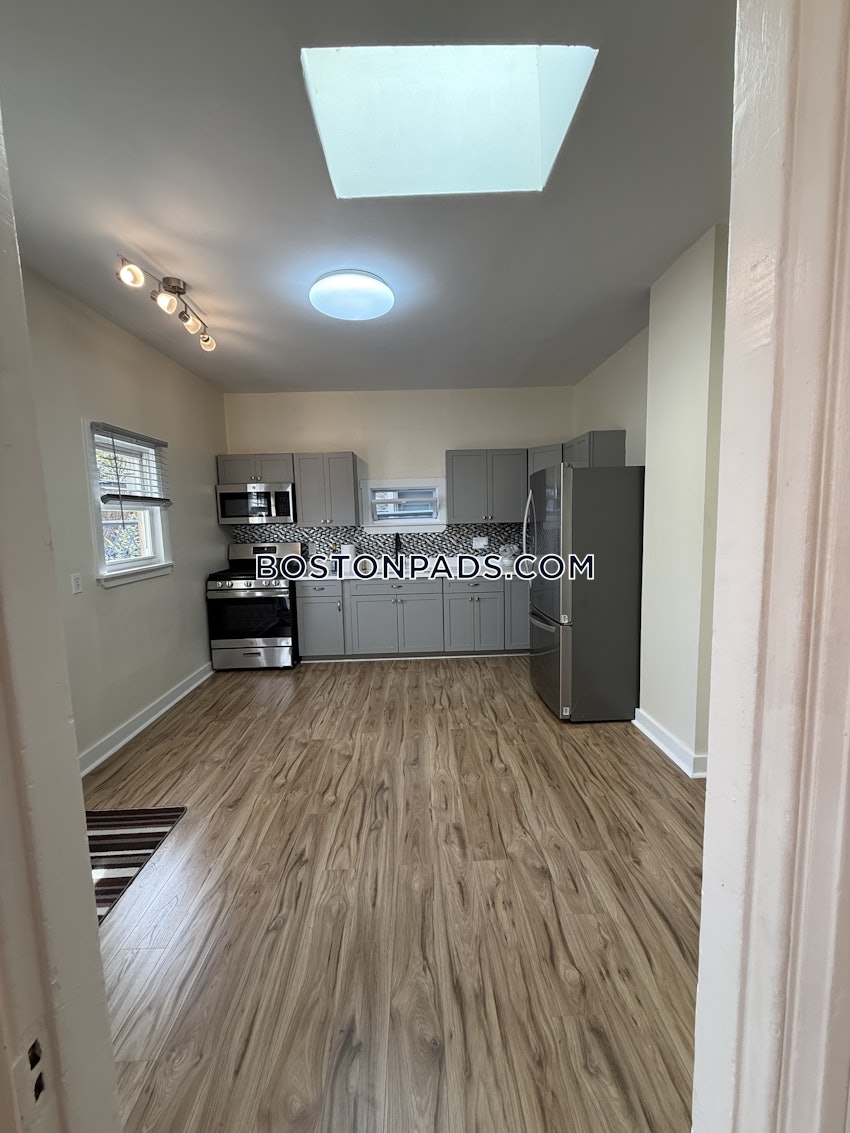 BOSTON - FORT HILL - 3 Beds, 1 Bath - Image 15