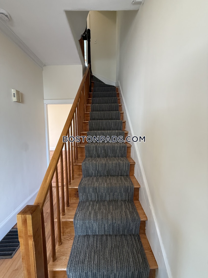 BOSTON - FORT HILL - 3 Beds, 1 Bath - Image 42