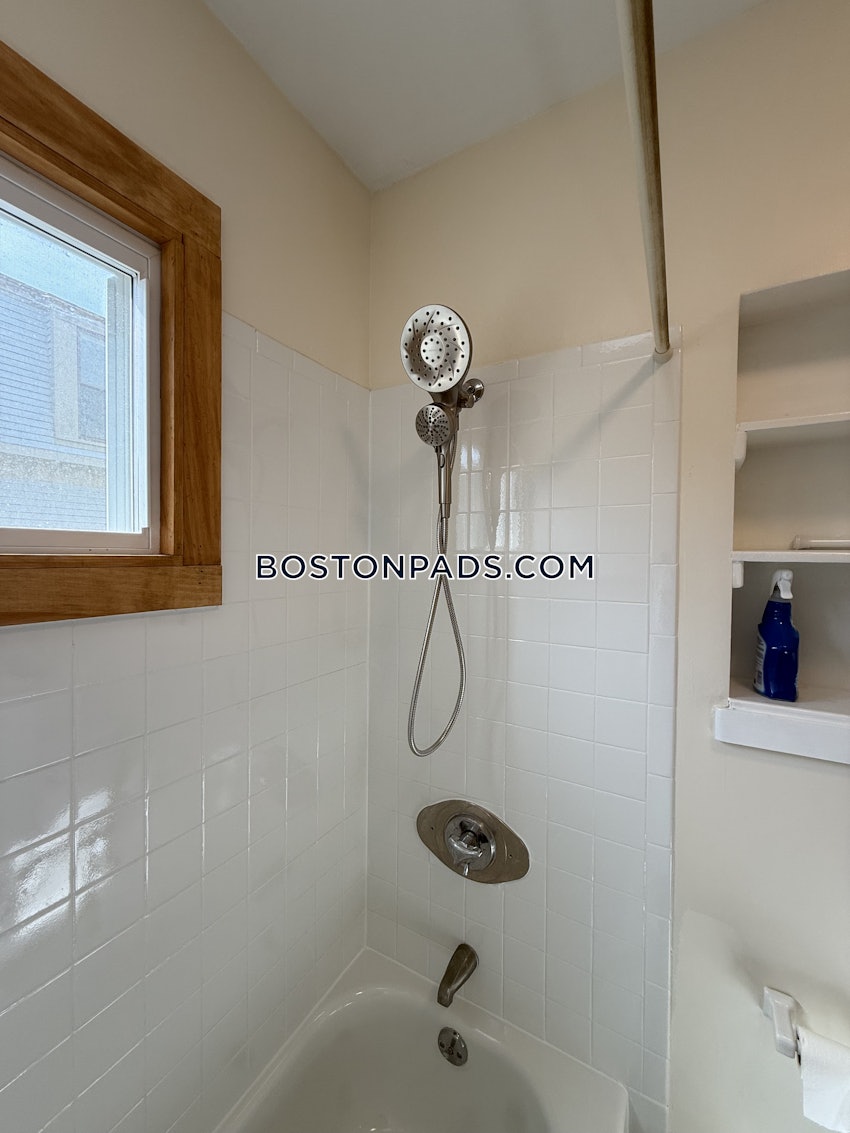 BOSTON - FORT HILL - 3 Beds, 1 Bath - Image 48
