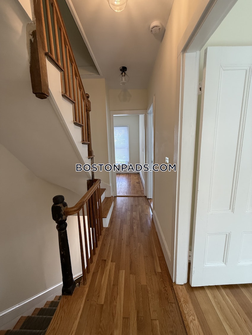 BOSTON - FORT HILL - 3 Beds, 1 Bath - Image 40
