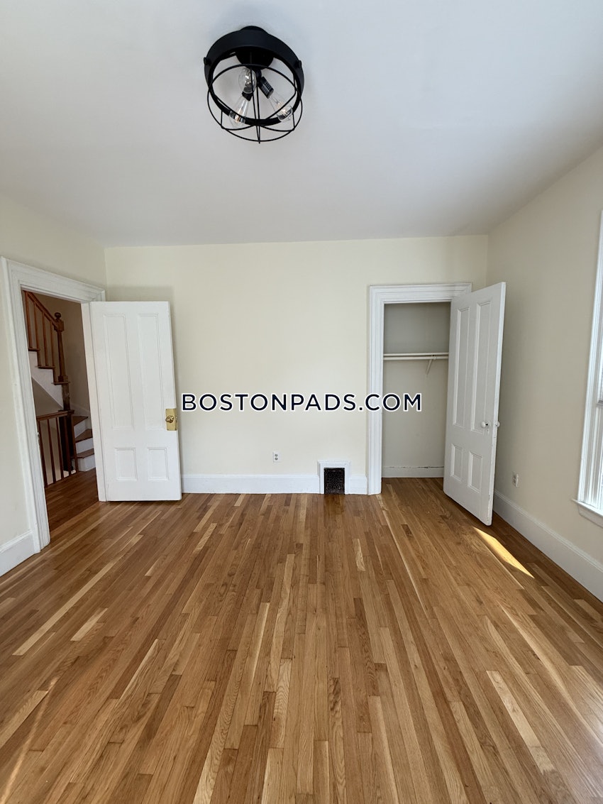 BOSTON - FORT HILL - 3 Beds, 1 Bath - Image 38