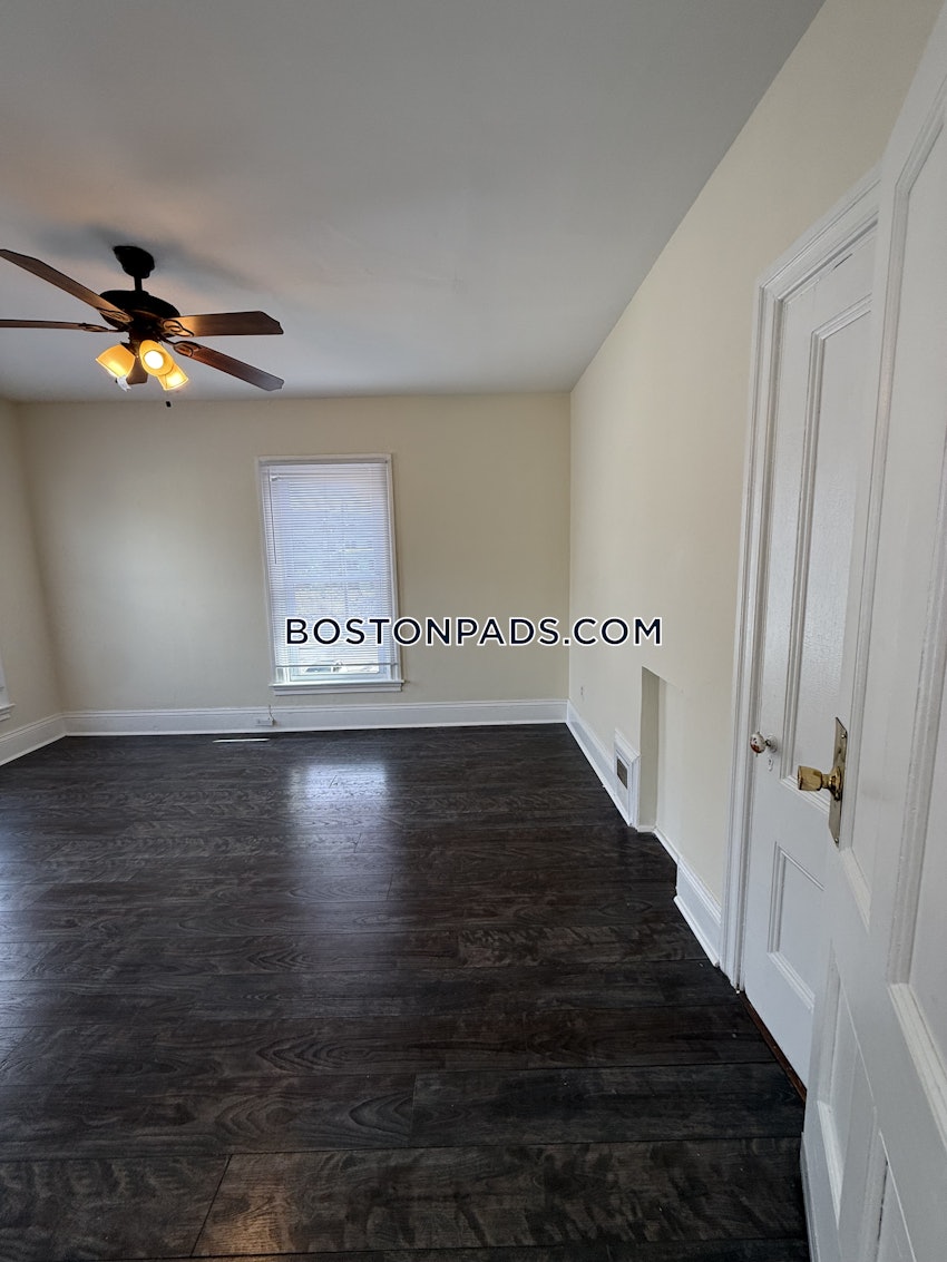 BOSTON - FORT HILL - 3 Beds, 1 Bath - Image 9