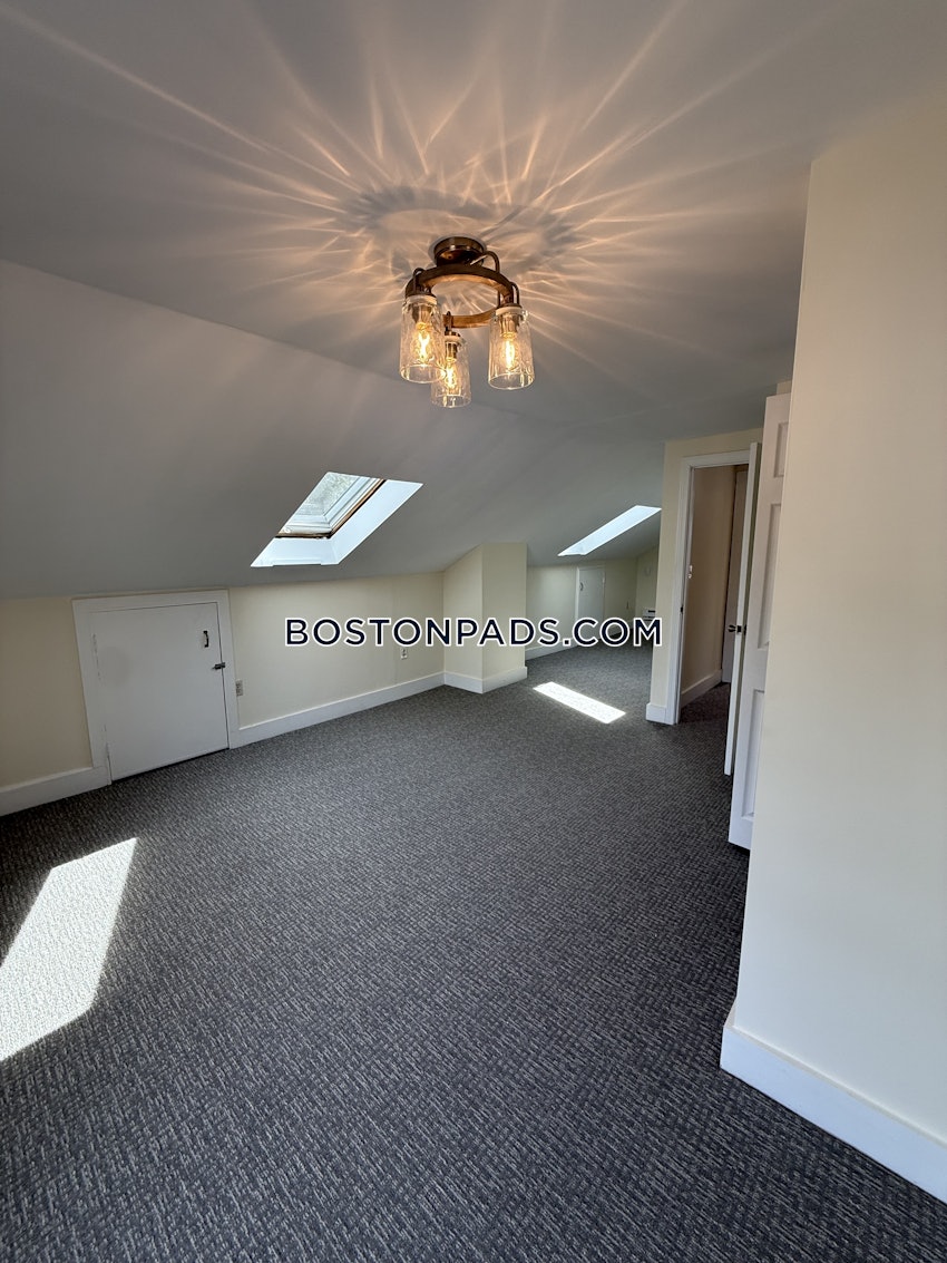 BOSTON - FORT HILL - 3 Beds, 1 Bath - Image 3