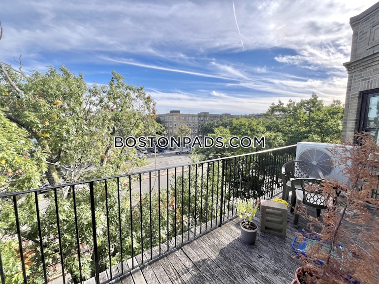 Commonwealth Ave. Boston