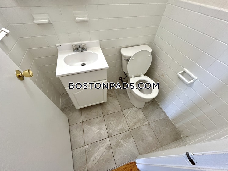 Commonwealth Ave., Boston