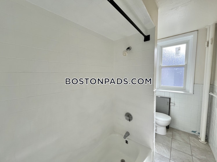 Commonwealth Ave., Boston