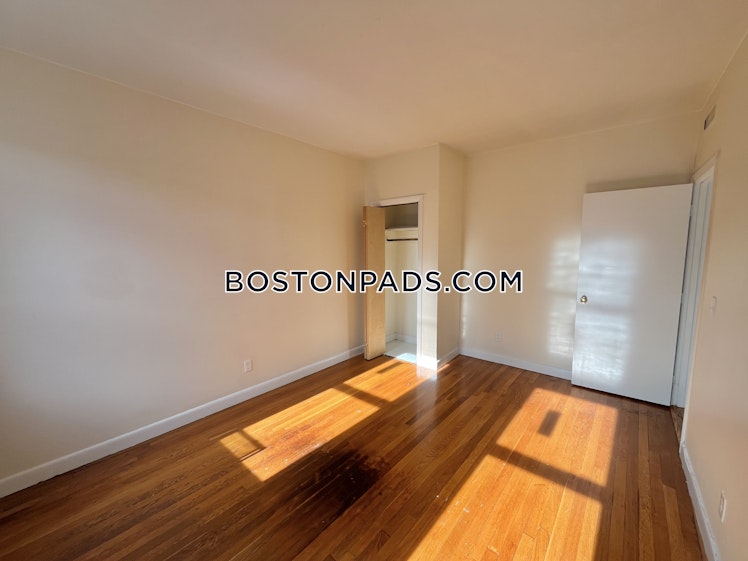 Commonwealth Ave., Boston