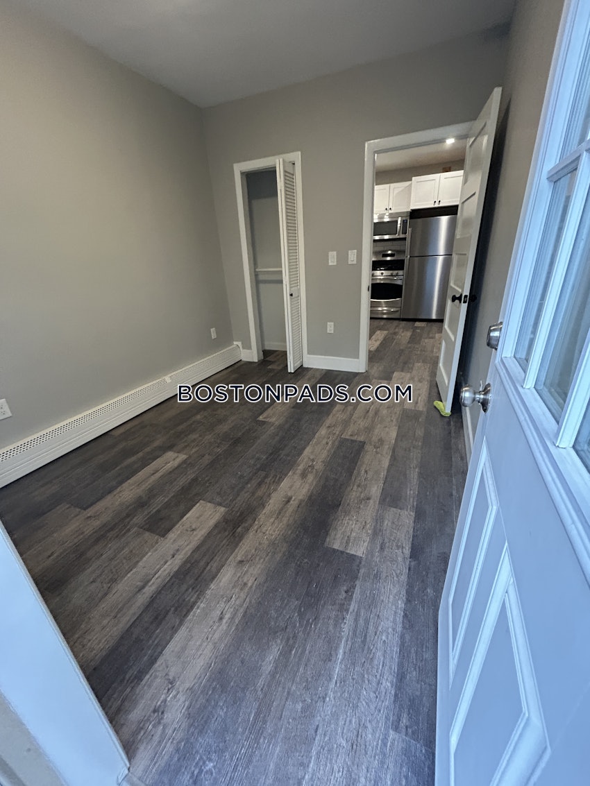 MEDFORD - TUFTS - 2 Beds, 1 Bath - Image 15