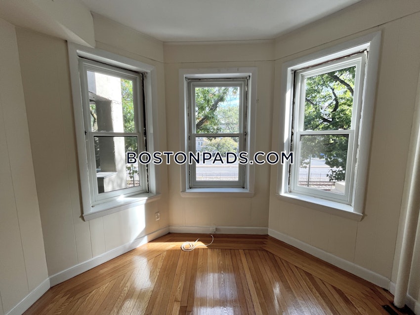 BOSTON - ALLSTON - 3 Beds, 1.5 Baths - Image 4
