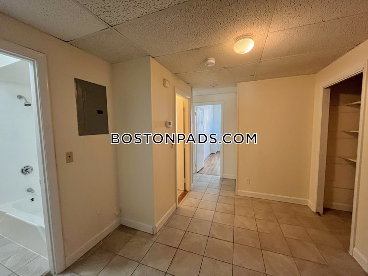 Commonwealth Ave., Boston