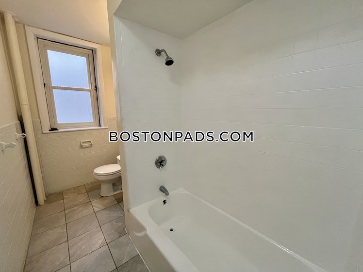 Commonwealth Ave., Boston