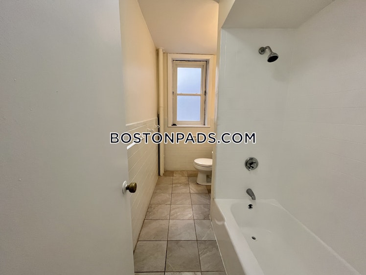 Commonwealth Ave., Boston