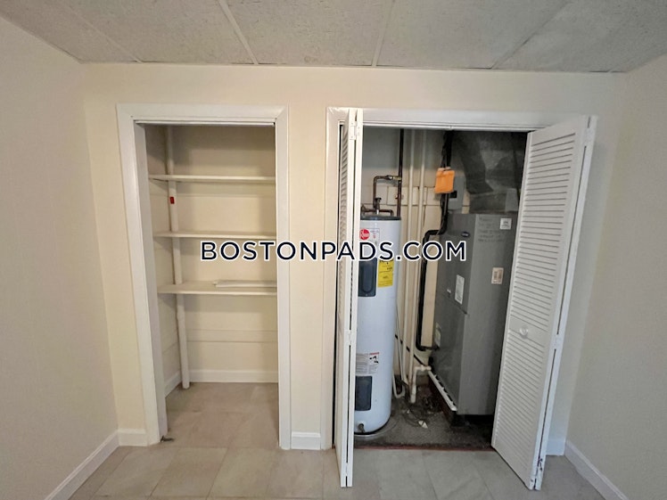 Commonwealth Ave., Boston