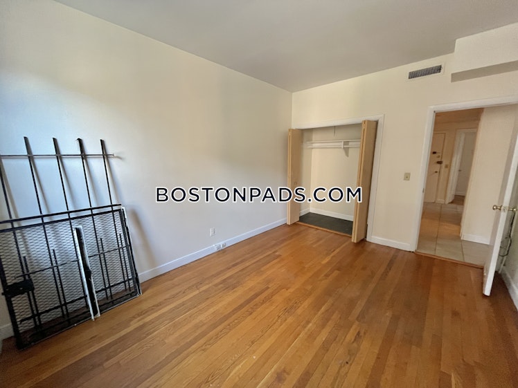 Commonwealth Ave., Boston