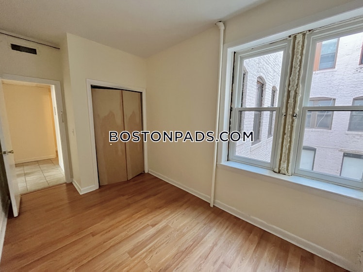 Commonwealth Ave., Boston