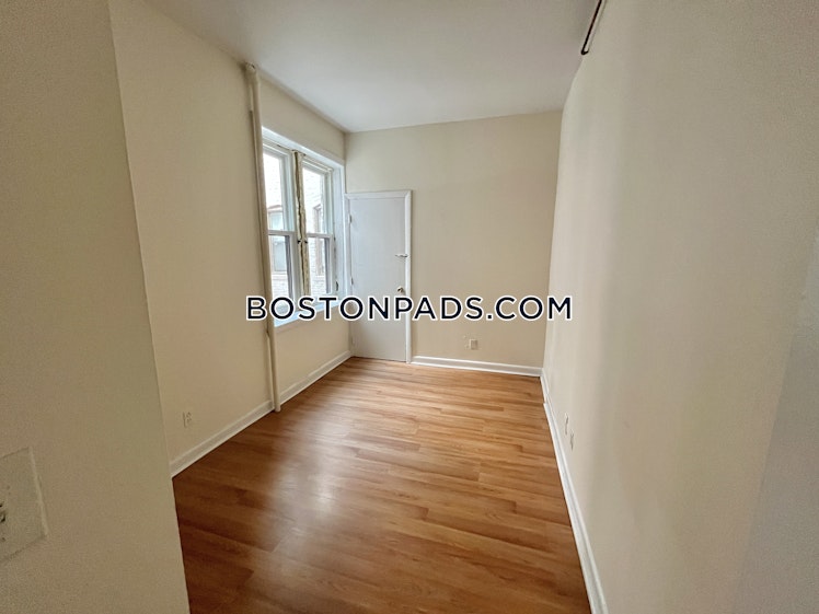 Commonwealth Ave., Boston