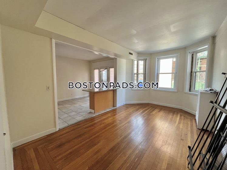 Commonwealth Ave., Boston