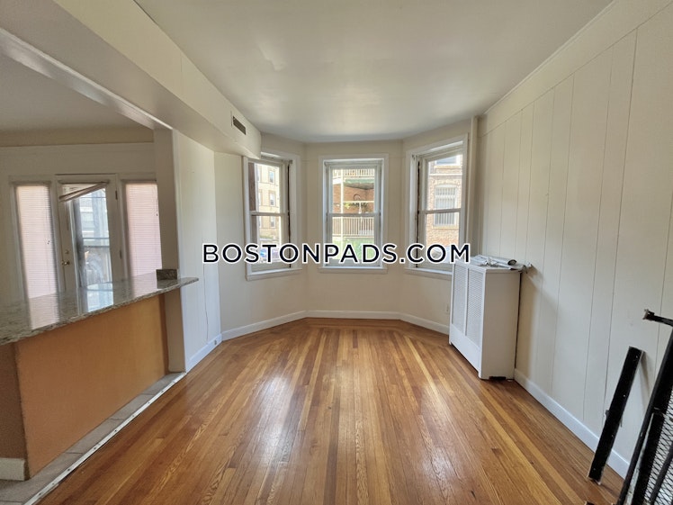 Commonwealth Ave., Boston