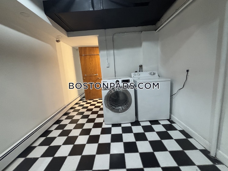 Commonwealth Ave., Boston