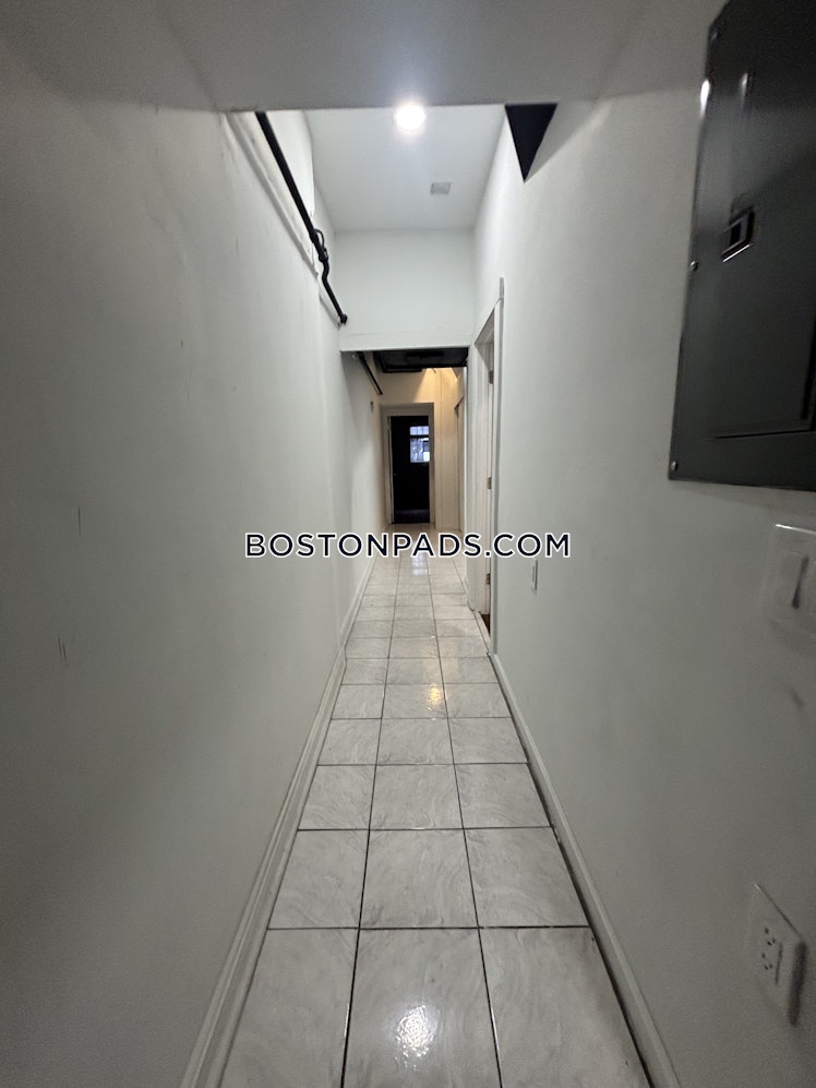 Commonwealth Ave., Boston