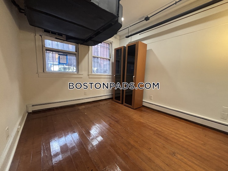 Commonwealth Ave., Boston